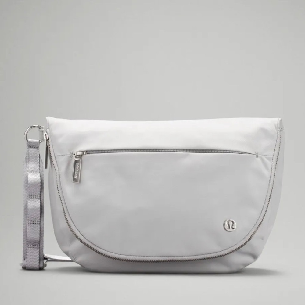 🍋NWT Lululemon All Night Festival Bag Seal Grey 5L